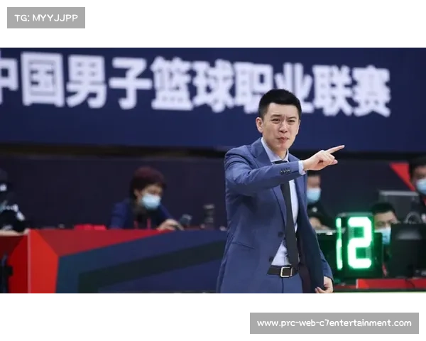 周鹏回归球场深圳队宣布郑永刚接任执行教练助力球队再起航