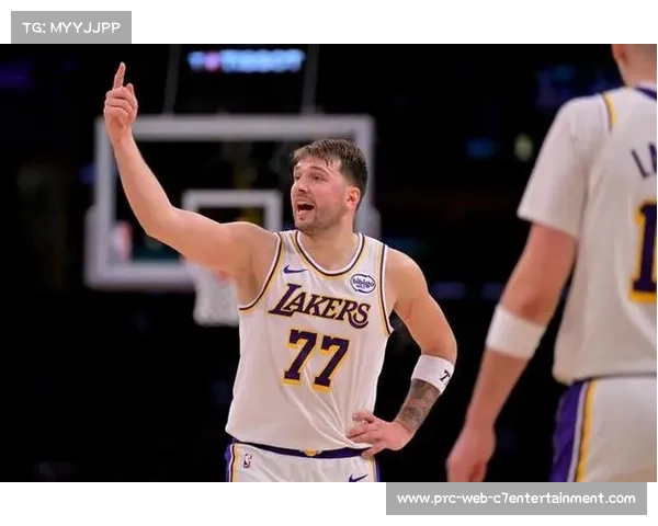 东契奇连续两记三分锁定胜局，湖人逆转鹈鹕取三连胜